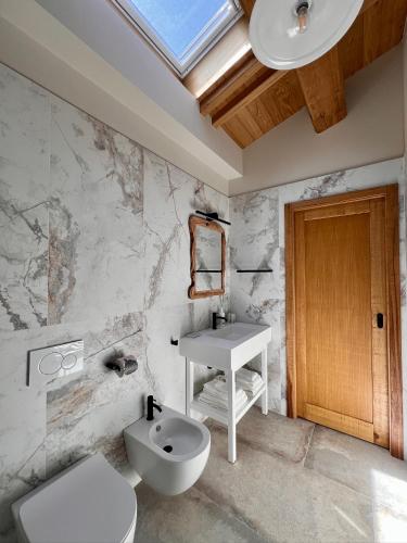 Ένα μπάνιο στο Podere l'Alfina B&B - Bio Agriturismo