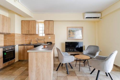 Lux & Style 75sqm with Private Parking in Athens
