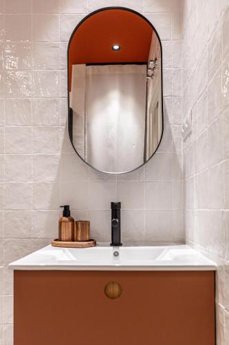 a bathroom with a sink and a mirror at Estudios Arturo Soria by Rent Me in Madrid