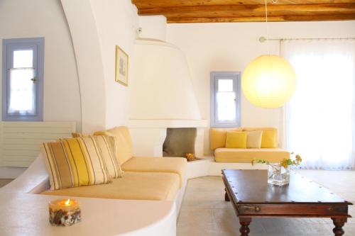 Χώρος καθιστικού στο Nama Villas 