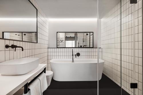 Um banheiro em Vienna House by Wyndham Mokotow Warsaw