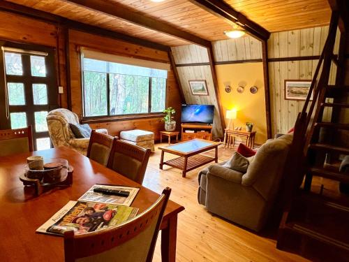 Posezení v ubytování Hakea at Porongurup Chalets