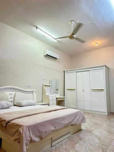 Postel nebo postele na pokoji v ubytování بيت بديه Bidiya house