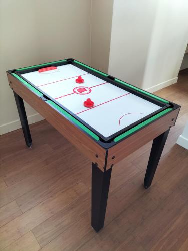 a ping pong table with glass on top of it at Penthouse vue Tour Eiffel, près Château Versailles in Sèvres