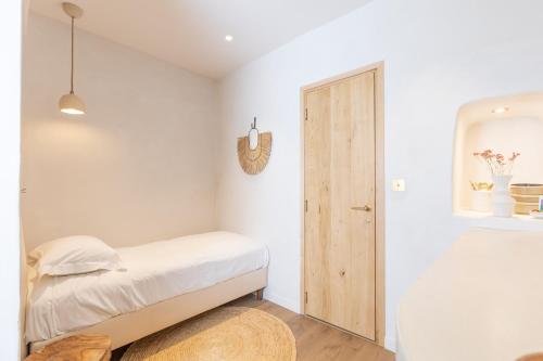 Katil atau katil-katil dalam bilik di Casa Collioura & Spa