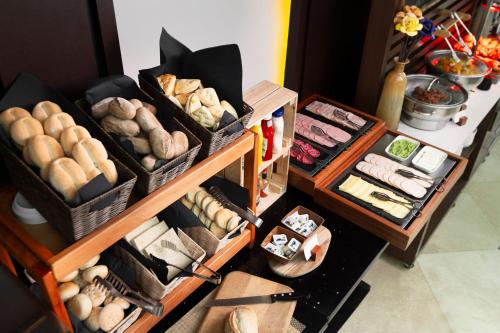 ホテルの敷地内または近くでの食事または食べ物