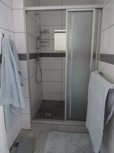 Un baño de Easy Five Guest House