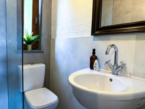 Unique Studio Apartment with Private Garden photo 22