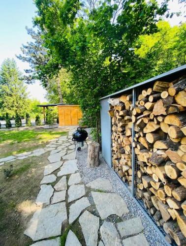 Glamping paradise with wellnessにある庭