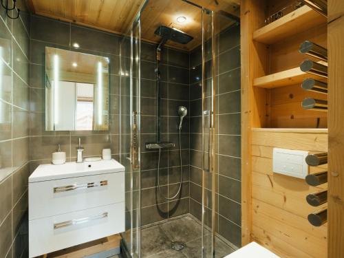 Ванная комната в Appartement 3* proche pistes, 77m², WIFI, Parking - FR-1-304-222