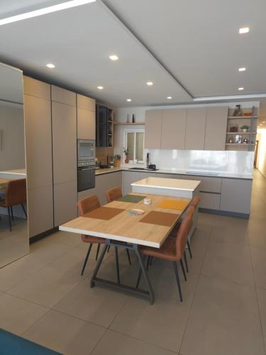Kuchyň nebo kuchyňský kout v ubytování The Msida View apartment
