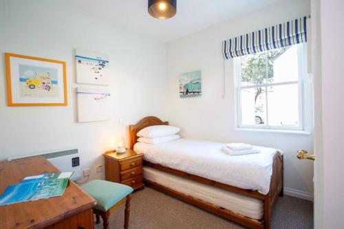 En eller flere senge i et værelse på Tredreath, Manor Cottages