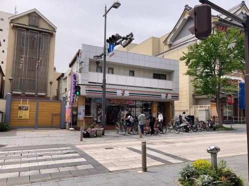 a street light in the middle of a city at 長野善光寺ビラ大門402号室 in Nagano