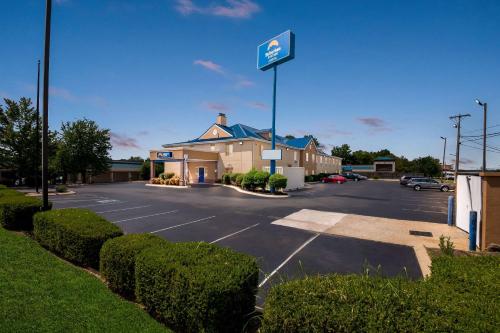 a parking lot in front of a hotel at Suburban Studios Chattanooga Northeast - Ooltewah in Chattanooga