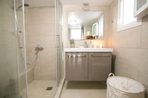 a bathroom with a shower and a sink at Kalamos sea view villa Beach walking distance in Áyioi Apóstoloi