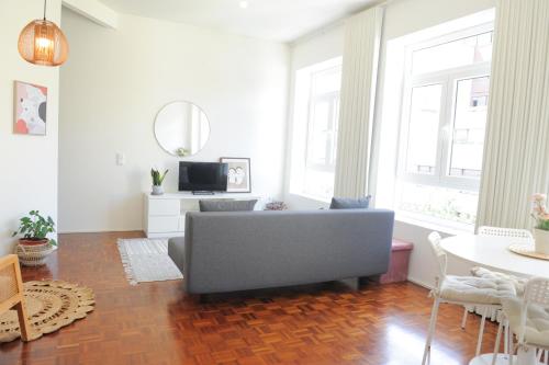 Sunny Apartment, Prime location, Bolhão Market, City Center & AC