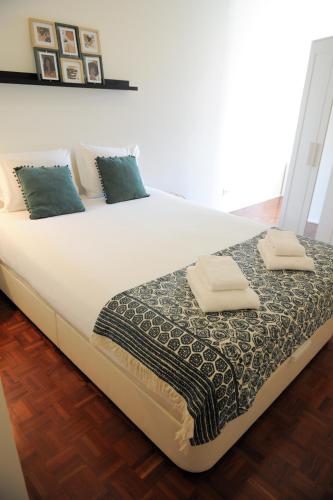 Sunny Apartment, Prime location, Bolhão Market, City Center & AC