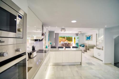 Marbella Luxury Home with Games Room & Sea Views