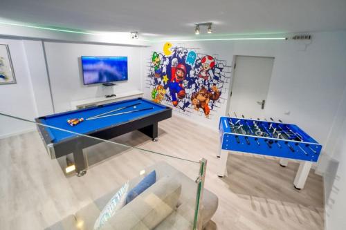 Marbella Luxury Home with Games Room & Sea Views