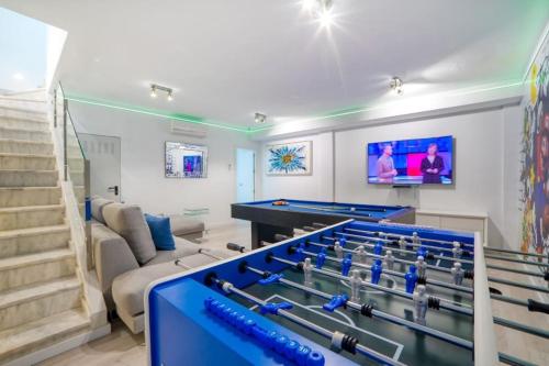 Marbella Luxury Home with Games Room & Sea Views