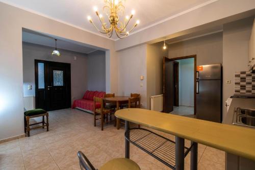 Gallery image of Adamantia Viros Suite in Bastoúnion