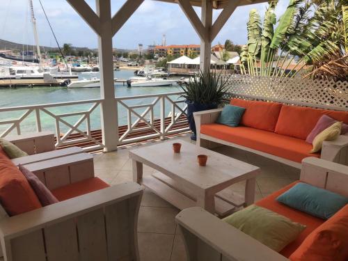 Masbango Appartement With View Of Spanish Water