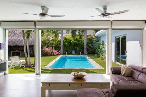 Stylish 4 Bedroom Modern Villa Design, Walking Distance From The Beach