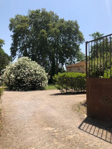 Taman di luar Gîte Superbe L'Ecurie XIXème