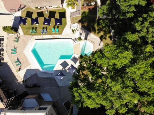 an overhead view of a swimming pool and trees at Complejo Turistico Open Club in Paraná
