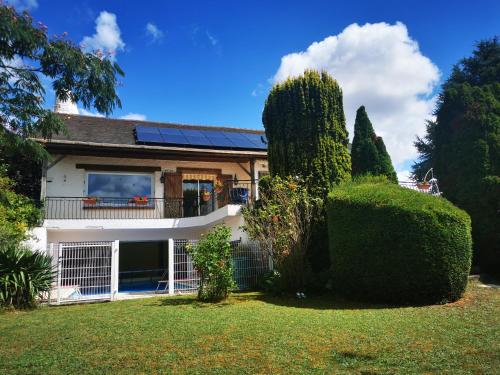 a house with a solarium on top of it at Votre chambre au calme chez l'habitant in Bueil