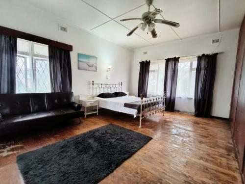 Ένα ή περισσότερα κρεβάτια σε δωμάτιο στο The Little House by the Sea