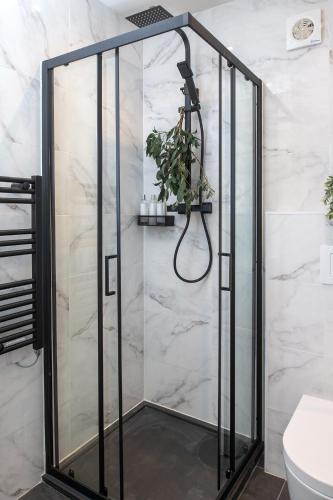 Bilik mandi di Camellia House Wave Apartment