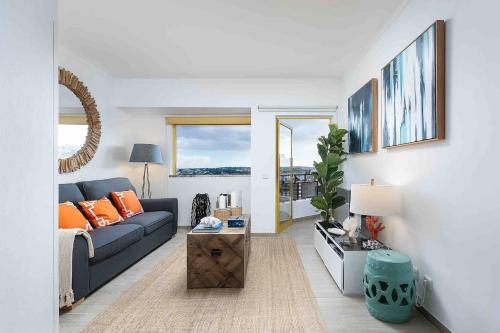Bright Apt Marina View Steps to Beach