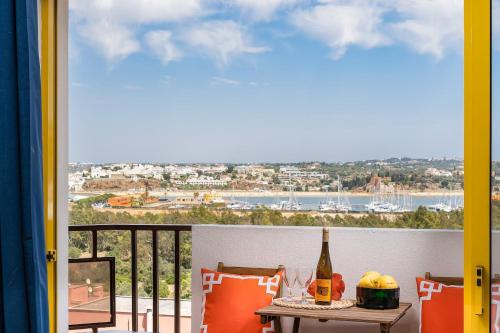 Bright Apt Marina View Steps to Beach
