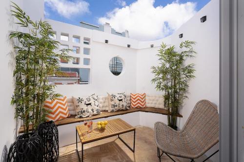 Small Historic Townhouse by Promenade near Beaches