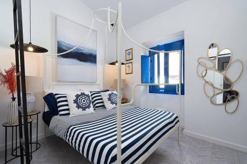 Small Historic Townhouse by Promenade near Beaches