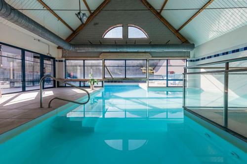 Bazén v ubytování T4 DUPLEX SPACIEUX -7 PERSONNES- PISCINE à ARREAU nebo v jeho okolí