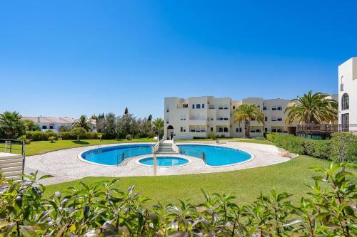 2b Apt by Beach&Alvor City Centre with Pools & AC