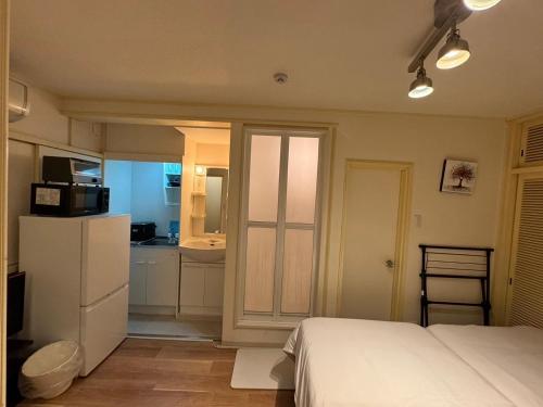 Apartment House White Mansion 202