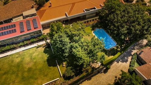 an overhead view of a yard with a swimming pool at Quinta do Terreiro - Turismo de Habitacao in Lamego