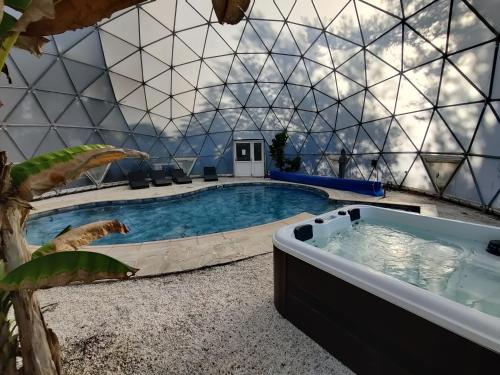 Gallery image of Mas du Versadou, dans un espace naturel protégé, piscine couverte chauffée toute l'année, Spa et salle de jeux in Saint-Gilles