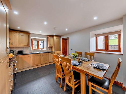 Η κουζίνα ή μικρή κουζίνα στο 3 Bed in Bala 94600