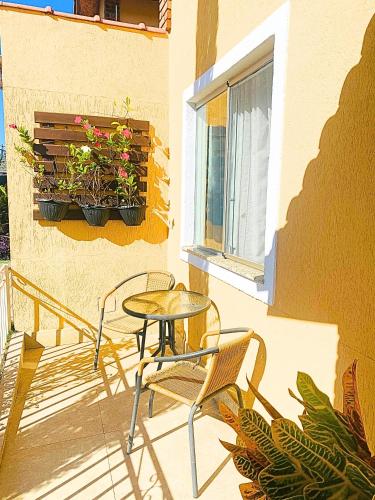 Un balcón o terraza de Casas M&G Penedo com vista para a serra