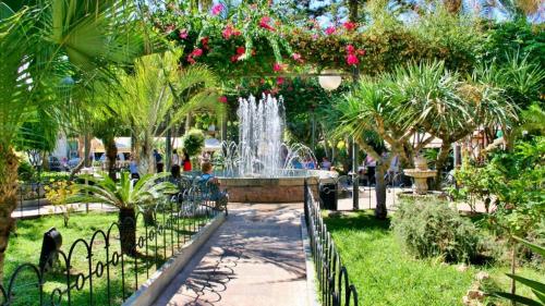 Plaza España y Playa La Colonia - by Aloha Palma
