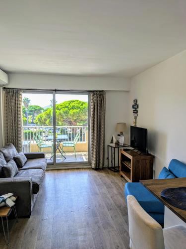 Adorable studio 3p HYERES Port plages