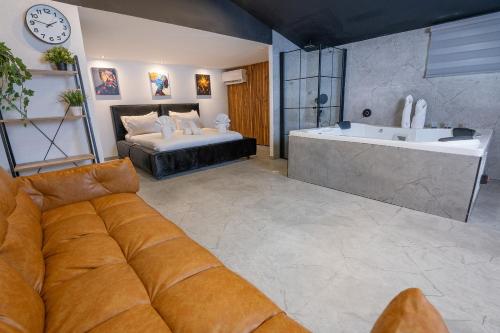 Postel nebo postele na pokoji v ubytování Lago Suites Hotel