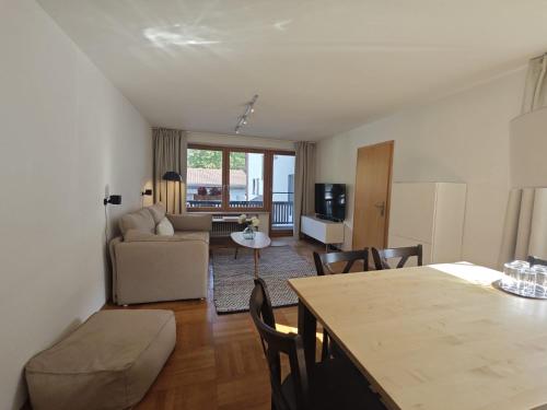 a kitchen and living room with a table and chairs at Hotel garni Königslinde - Wandern, Radeln, Skifahren & Genießen in Bayrischzell