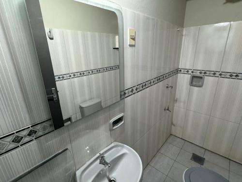 Kupatilo u objektu Habitación con baño privado en el centro de Asunción solo efectivo guaranies
