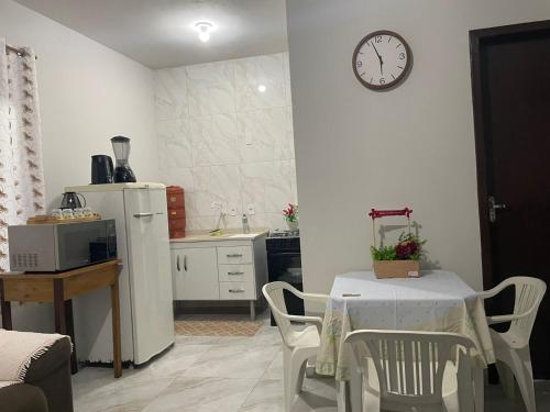 Kuchyň nebo kuchyňský kout v ubytování Casa Joinville 2 dormitórios custo beneficio