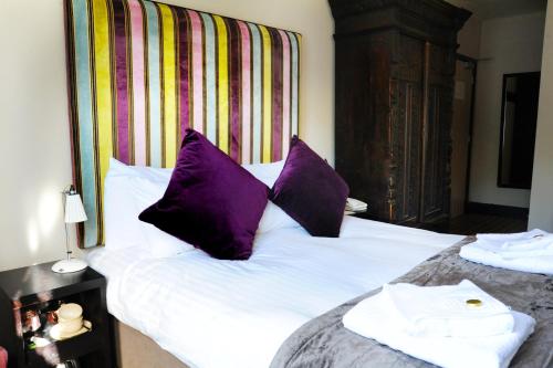 The Red Lion Hotelにあるベッド